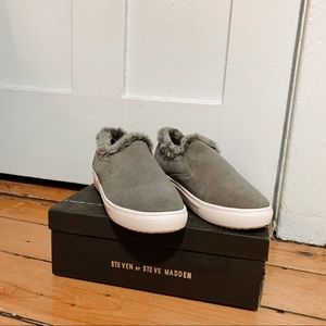 Steve Madden - Women’s Cuddles Gray Suede
